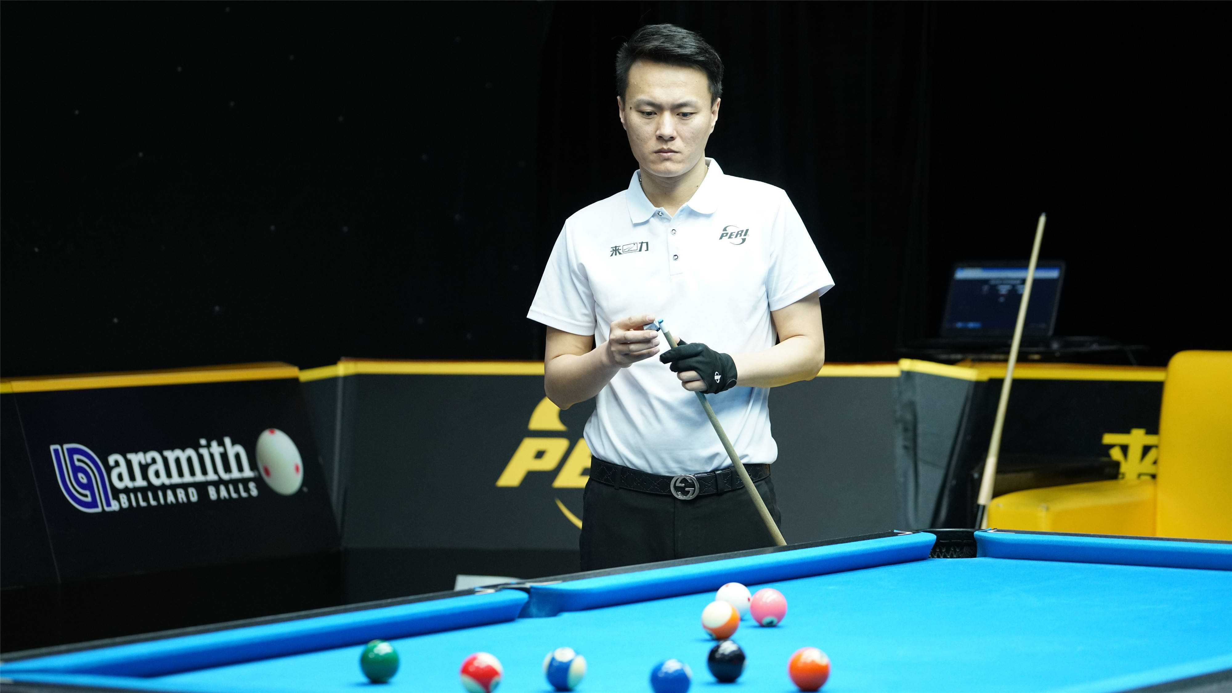 与球队完成 与球队完成